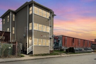 Building Photo - 8 Pond St