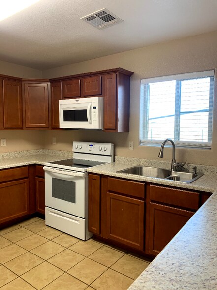 Building Photo - 6345 Reynolds Dr