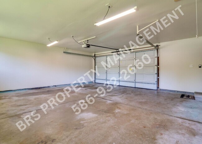 Building Photo - Charming 3 Bedroom 1.5 Bathroom Ranch.
