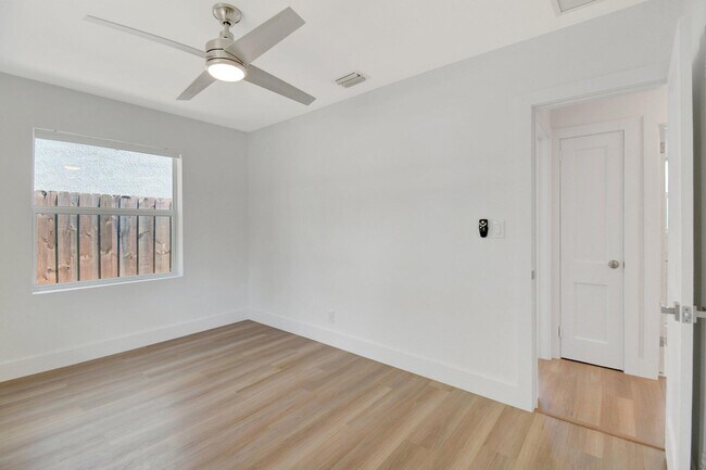 Building Photo - 420 SW 13th St