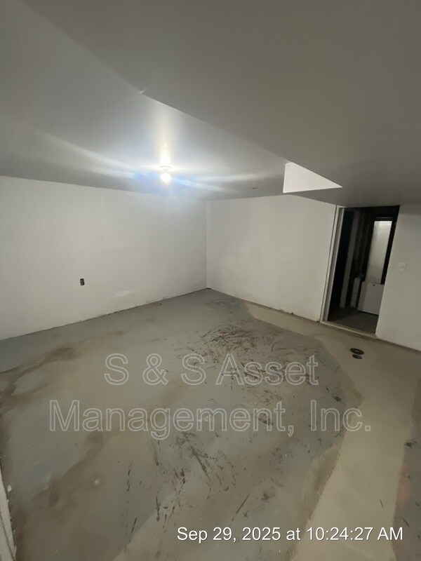 Building Photo - 3625 Coachlight Common St