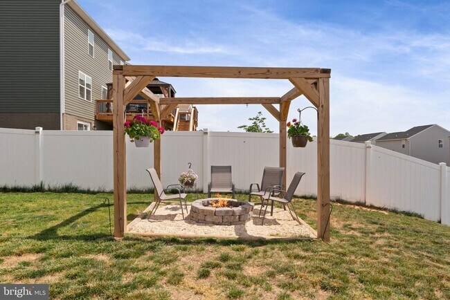 Building Photo - 35418 River Bend Dr