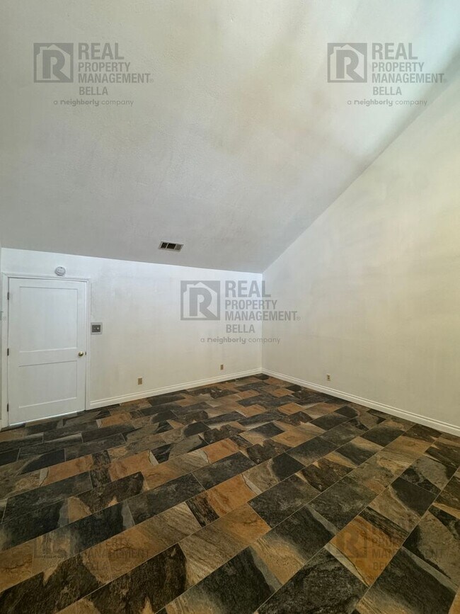 Building Photo - Peaceful Nuevo Living with Gated Driveway, Spacious Layout and Outdoor Living