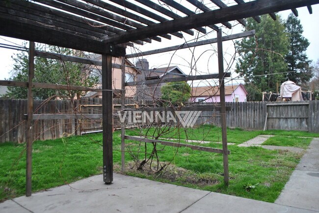 Building Photo - 4073 N Country Dr