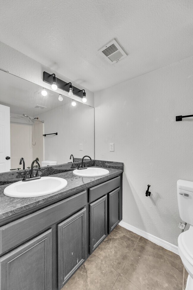 Building Photo - 10400 Valle Koki Dr