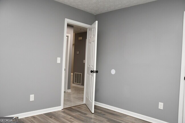 Building Photo - 5932 Homestead Cir