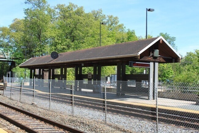 Building Photo - 10 Squire Ct