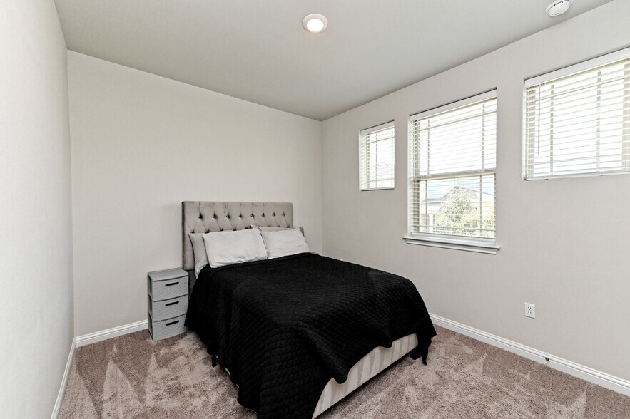Building Photo - 7803 Norah Dr