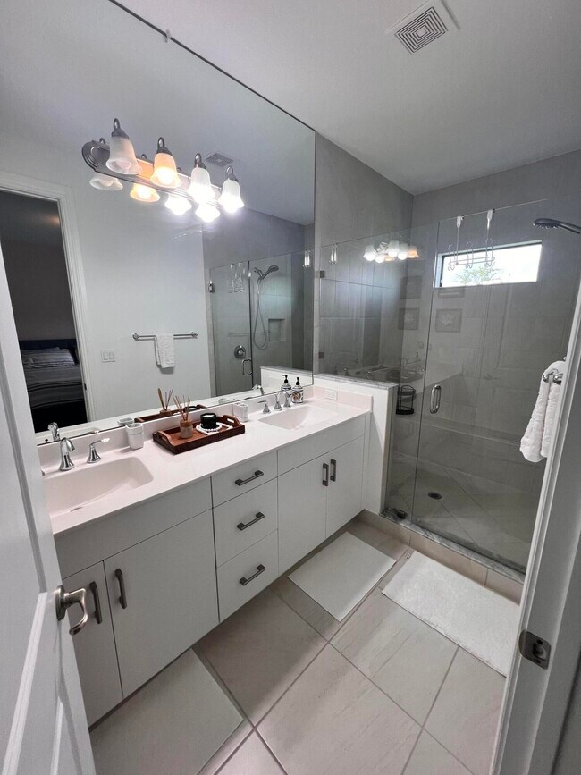 Building Photo - 9932 Brickhill Dr