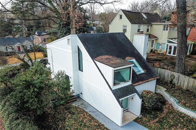 Primary Photo - 270 Peachtree Way NE