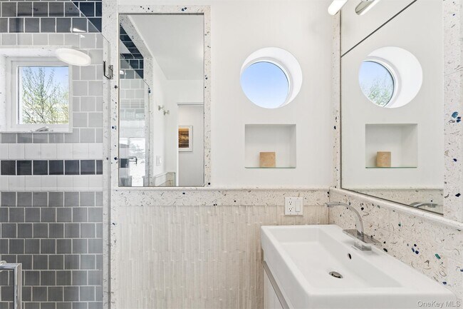 Building Photo - 413B Dune Rd