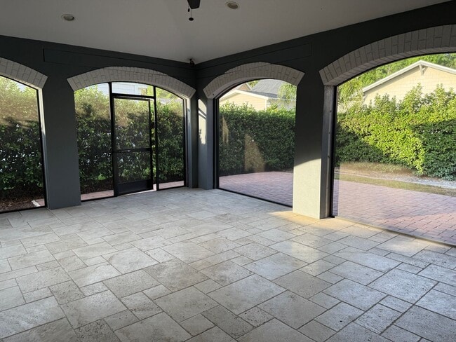 Building Photo - 1115 Damask St