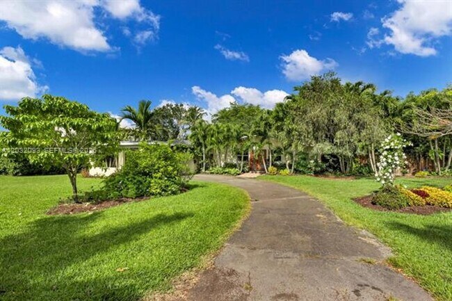 Building Photo - 13720 SW 74th Ct