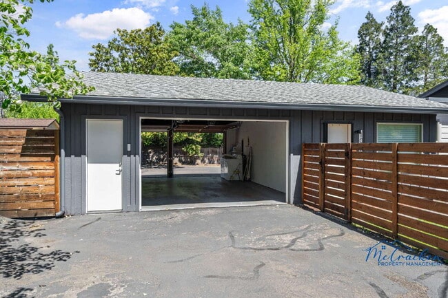 Building Photo - Modernized Spacious 3 Bedroom Home with Lush Outdoor Living in the Heart of Ashland