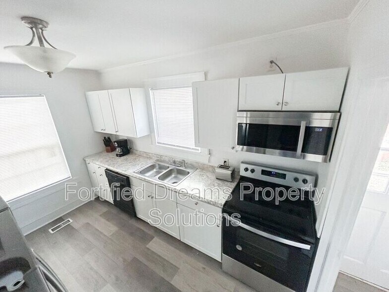 Building Photo - 315 S 3rd Ave