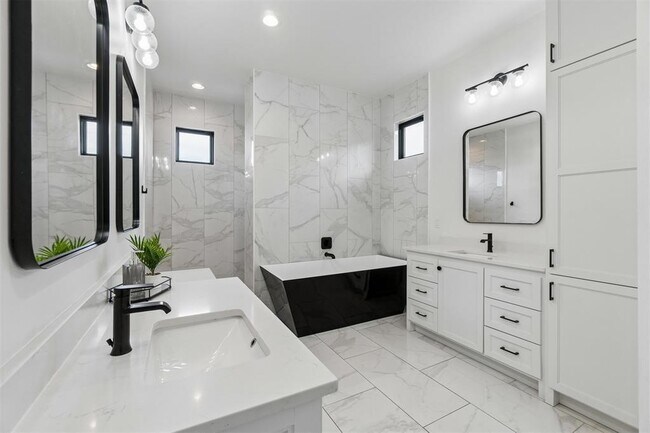 Building Photo - 2109 Wiregrass Dr