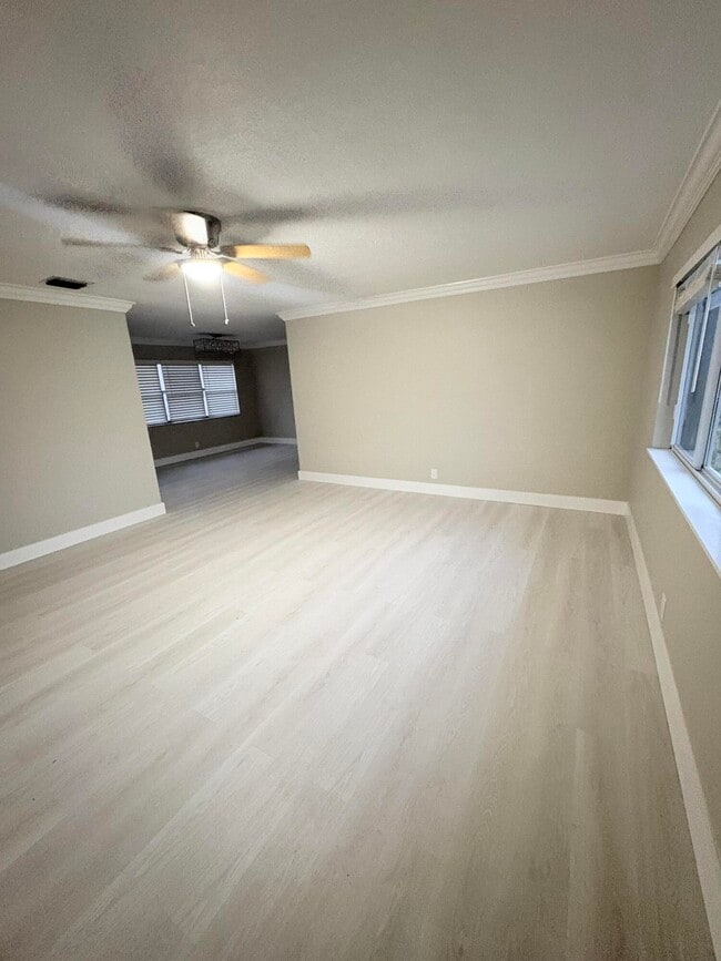 Building Photo - 1520 N 25th Ave