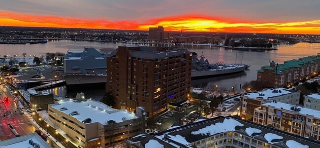 Panoramic river and city views - 123 College Pl