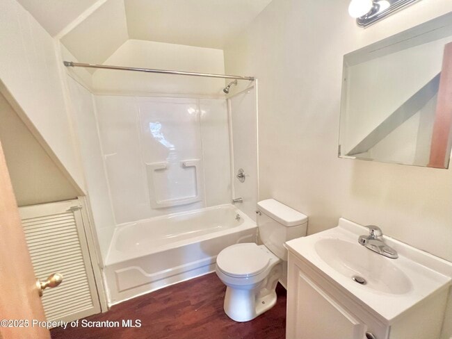 Building Photo - 1930 Boulevard Ave