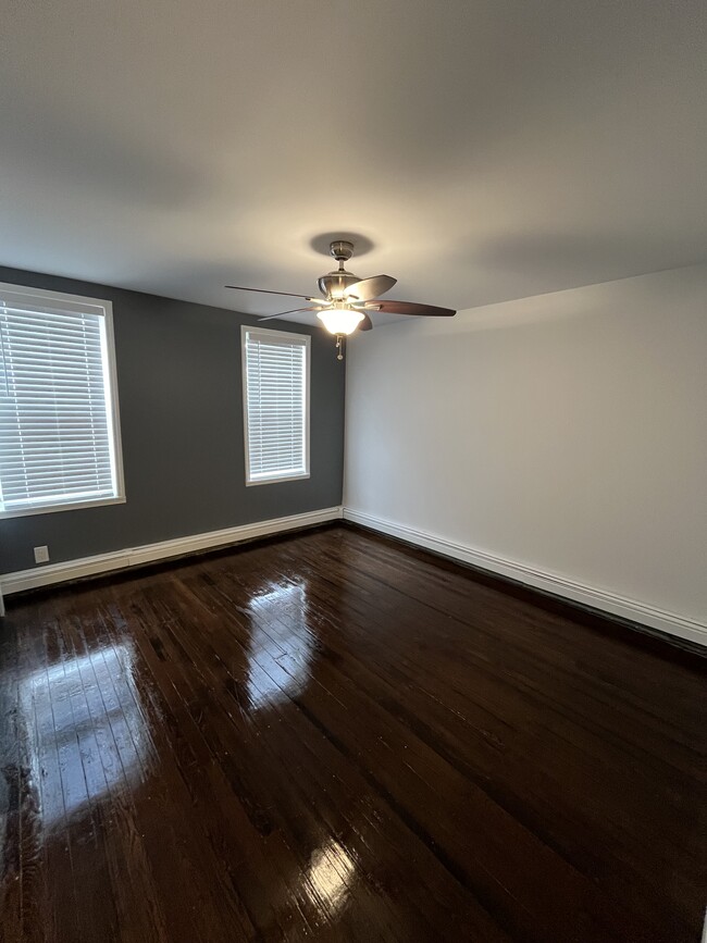 Front bedroom - 4 Willig Ave