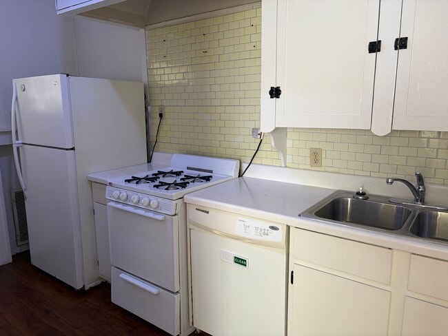 Building Photo - South Highlands 1BR/1BA