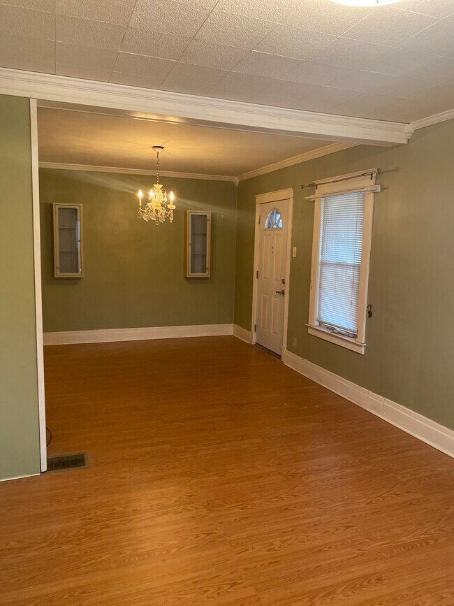 Building Photo - 1402 Walnut Ave