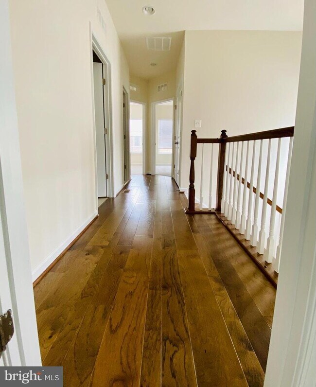 Building Photo - Stylish Townhome Living in Desirable Ashburn Community