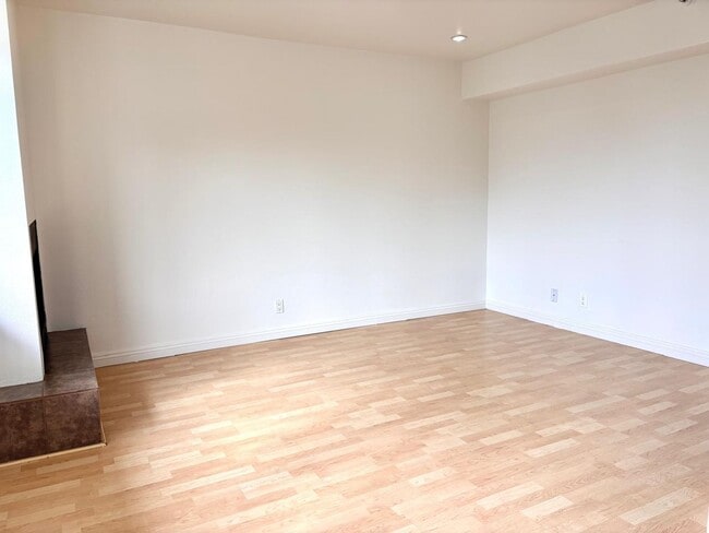 Building Photo - Welcome to 955 Figueroa Terrace.