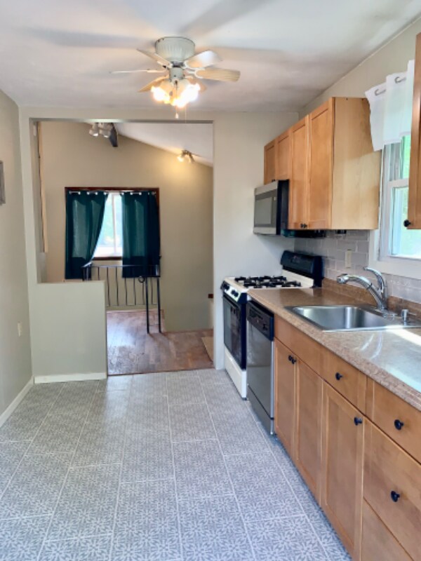 Building Photo - 186 Davos Rd