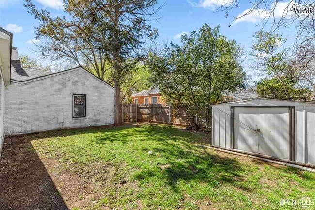 Building Photo - 2402 Ellingham