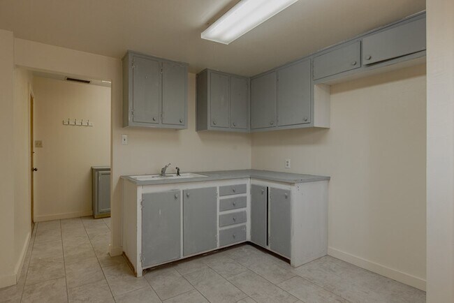 Building Photo - 1317 Westbrook Ave