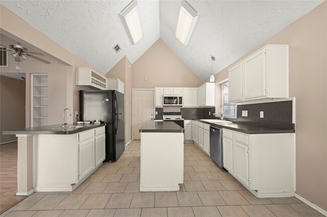 Building Photo - 6903 Foxcroft Ln