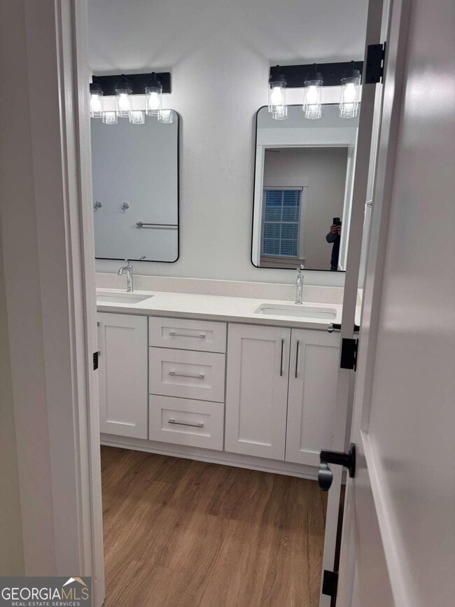 Building Photo - 115 Longpoint Dr