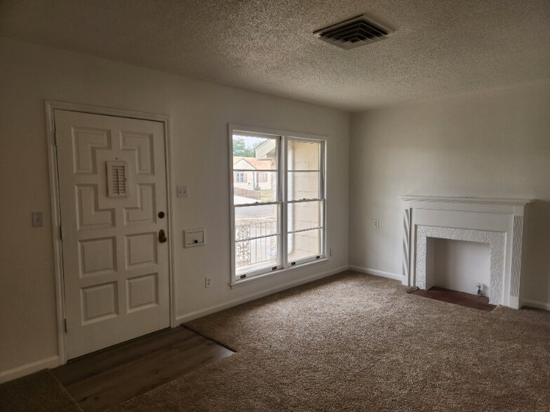 Building Photo - 1329 Bellaire St
