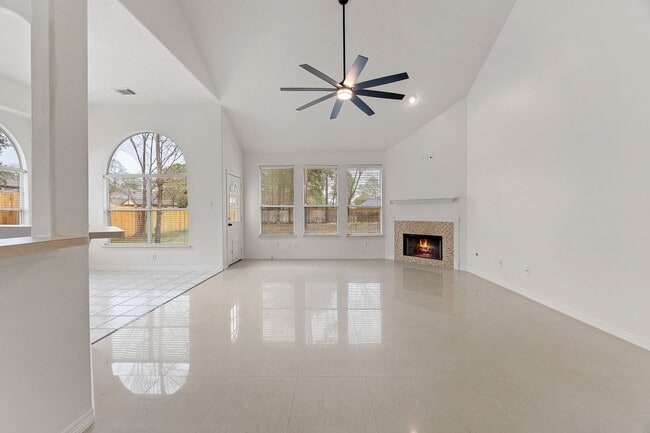 Building Photo - 910 Box Elder Dr