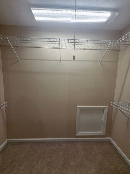 Building Photo - 252 Donna Ave