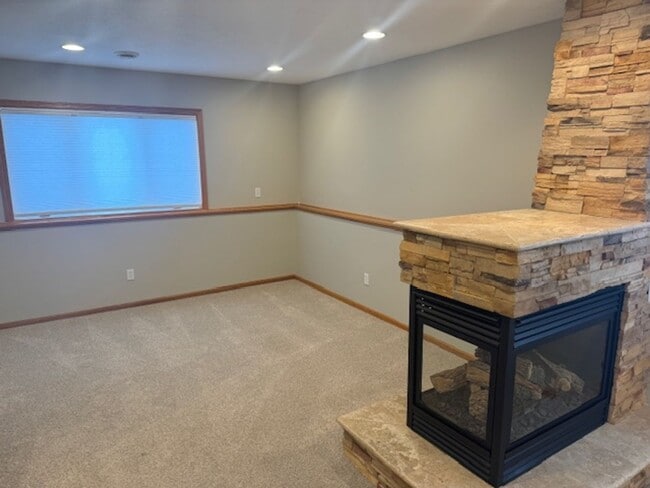 Building Photo - Gorgeous 6 Bed/3 Bath/3 Garage SFH with Screened in Porch, and Firepit in Minnetrista!