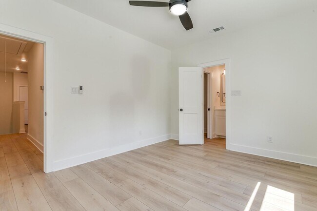 Building Photo - 3253 S University Dr