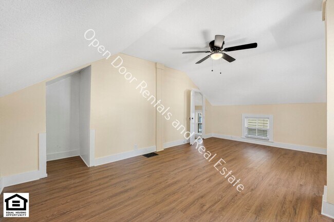Building Photo - 920 W Jefferson Blvd