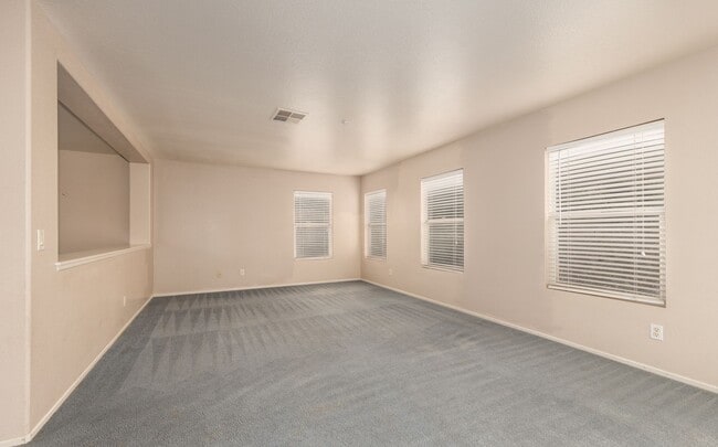 Building Photo - Spacious Home with Loft and Big Backyard