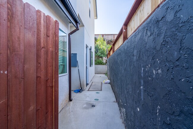 Building Photo - 5138 Alumni Pl