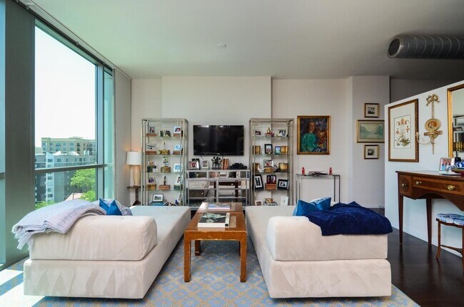 Building Photo - Spectacular space in Nashville's premier condo high-rise