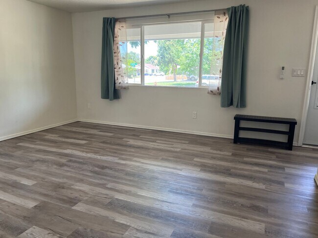 Building Photo - Rose Hill Duplex
