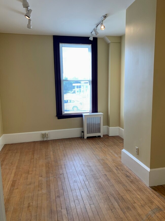 Building Photo - 38 Cutts Ave