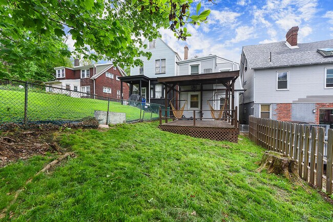 Building Photo - 5470 Hillcrest St