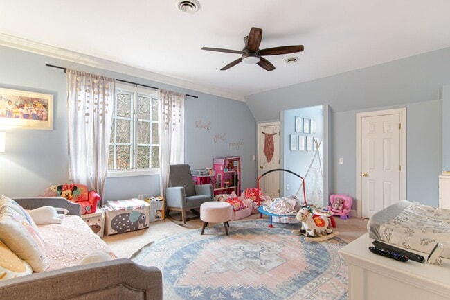 Building Photo - Rent Special! See Description! Spacious Ho...