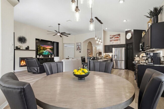 Building Photo - 1020 W Rollingwood Ct