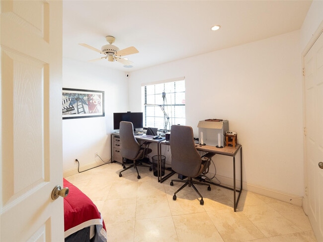 Building Photo - 2899 NW 26th Ave