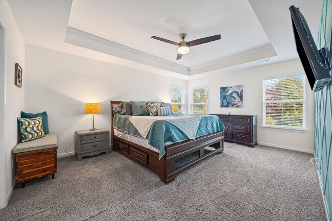 Building Photo - "Spacious 5-Bedroom Gem in Gastonia with 3...