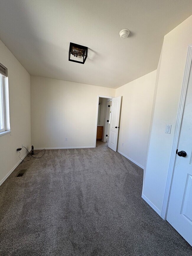 Building Photo - Stunning 2-Story 4 Bedroom Home With Finished Walk-Out Basement and Bonus Room